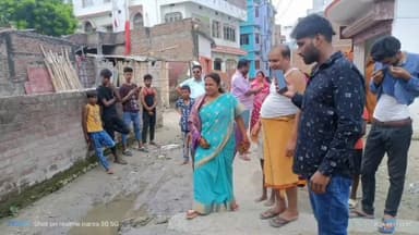 मुशहरी: पूर्व विधायक ने किया अहियापुर जलजमाव प्रभावित गलियों का निरीक्षण