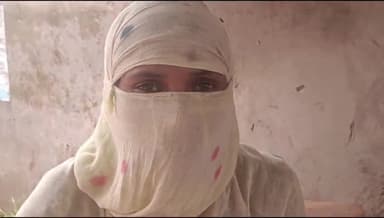 बलरामपुर समाचार ग्राम बल्दी डीह ग्राम पंचायत रघवापुर थाना कोतवाली देहात निवासिनी एक महिला ने अपनी विपक्षी पर लगाया बड़ा आरोप घर घेरने मारपीट धमकी का भी आरोप न्याय के लिए पहुंची थाना कोतवाली देहात समाचार लिखी जाने तक कोतवाली का पक्ष नहीं