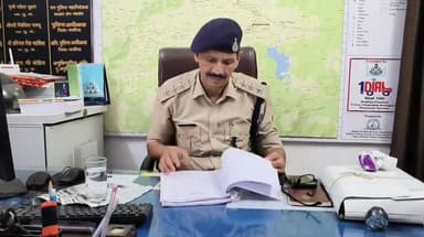 नौरोजाबाद: महुरा में रूपस गुप्ता के द्वारा मृतक ध्रुव को प्रताड़ित किए जाने पर मृतक द्वारा फाँसी लगा लेने के मामले में मामला दर्ज