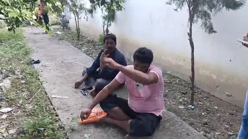 সুতি ১: অচৈতন্য অবস্থায় সুতিতে রাস্তা থেকে উদ্ধার এক ব্যক্তি, পরে মৃত্যু ওই ব্যক্তির
