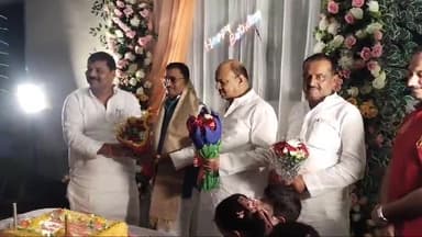 महुआ: महुआ के मानपुरा मे जदयू नेता जागेश्वर राय के जन्मदिन समारोह में पहुंचे जदयू के प्रदेश अध्यक्ष उमेश सिंह कुशवाहा दी बधाई