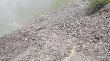 राजगढ़ी: डाबरकोट के पास अवरुद्ध यमुनोत्री राजमार्ग यातायात हेतु हुआ सुचारू