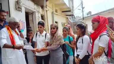 गुना नगर: PMS छात्रावास गुना की छात्राओं को मिला छात्रावास खाली करने का नोटिस, छात्राओं ने MLA पन्नालाल शाक्य को सौंपा ज्ञापन