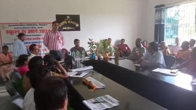 बानो: बानो प्रखंड कार्यालय सभागार में रुआर कार्यक्रम के तहत् कार्यशाला, बीडीओ, जनप्रतिनिधिगण एवं अन्य थे मौजूद