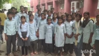 धौलपुर: कीचड़ भरे रास्ते से स्कूल जाने को मजबूर स्टूडेंट: कलेक्ट्रेट पर एडीएम को शिकायत करने पहुंचे छात्र, सड़क बनाने की मांग