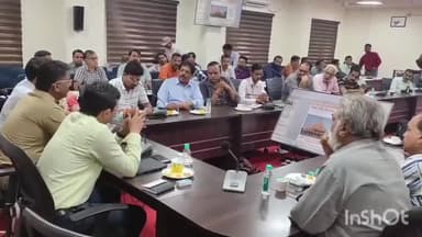 उज्जैन शहर: महाकाल सवारी को लेकर SP DM की प्रशासनिक संकुल भवन में प्रेस वार्ता सोमवार को स्कूल बंद रविवार को चालू।