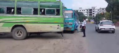 पुष्कर: आजाद पार्क और लक्ष्मी पार्क के बाहर नो पार्किंग में खड़ी पुष्कर और नागौर जाने वाली बसों के कांटे चालान,