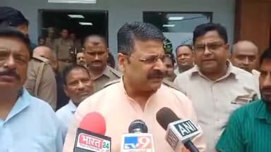 मुरादाबाद: सिविल लाइन थाना क्षेत्र के जेल रोड के दुकानदारों के लिए नगर आयुक्त से मिलने पहुंचे , शहर विधायक रितेश गुप्ता