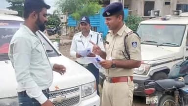 बदनावर: ट्रैफिक पुलिस ने चलाया रोको टोको अभियान,दुर्घटना से बचने व नियमो के पालन के लिए, बांटे पेंपलेट।