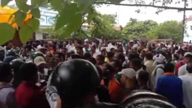 कांके: मोरहाबादी से सीएम आवास का घेराव करने निकले पारा टीचरों पर छोड़े गए आंसू गैस के गोले