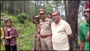 भटवाड़ी: डीएफओ  के नेतृत्व में वन कर्मियों और पीजी कॉलेज छात्र छात्राओ ने उत्तरकाशी के कमलाराम स्मृति  वन में पौध रोपण किया,