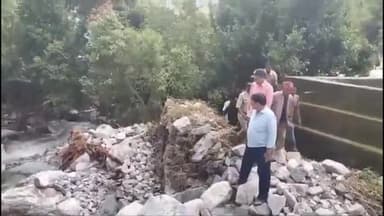 पाटी: विधायक खुशाल सिंह अधिकारी ने पाटी ब्लॉक के आपदाग्रस्त लधियाघाटी क्षेत्र मछियाड़ का किया दौरा