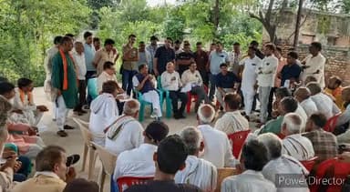 मेहगांव: केबिनेट मंत्री राकेश शुक्ला ने विधुत  समस्याओं के संबंध में विद्युत विभाग अधिकारियों की मेहगांव में ली बैठक।