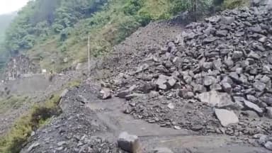 भटवाड़ी: बिशनपुर सैंज के पास मलबा व पत्थर आने से गंगोत्री राजमार्ग बंद, सुचारू किए जाने का कार्य गतिमान