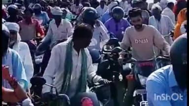 जलालाबाद: कोला के रामगंगा पुल पर दो पहिया वाहनों का लगा जाम, मची अफरा तफरी