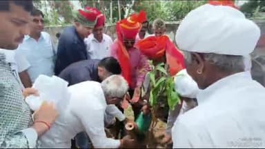 जालौर: मांडवला स्थित राजा राम मंदिर में एक पेड़ मां के नाम अभियान के तहत लगाए गए 100 पौधे, प्रशासनिक अधिकारी रहे मौजूद