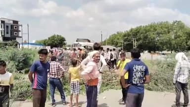 ग्वालियर गिर्द: ग्वालियर में भीषण सड़क हादसा तेज रफ्तार डंपर ने बाइक में मारी टक्कर ,दो युवकों की मौत