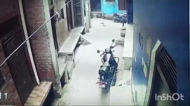 कासगंज: सोरों के मौहल्ला बारू बाजार से व्यक्ति की बाइक हुई चोरी, सीसीटीवी में कैद हुई चोर की तस्वीर