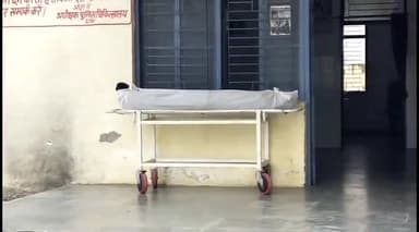 इटावा: मानिकपुरमोहन गांव में छत से गिरकर व्यक्ति की दर्दनाक मौत हो गई है, पुलिस शव को कब्जे में लेकर पोस्टमार्टम कराया है