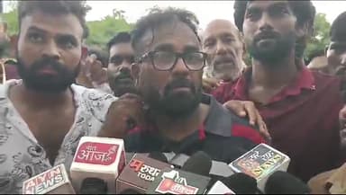 पुष्कर: ई रिक्शा संचालकों ने जिला कलेक्ट्रेट के बाहर किया प्रदर्शन, जिला कलेक्टर से मुलाकात कर ज्ञापन देने की कहानी बात