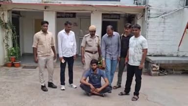 धौलपुर: अस्पताल के पास फायरिंग के मामले में पुलिस ने फरार चल रहे ₹15000 के इनामी अभियुक्त को सिद्ध की पुलिया से किया गिरफ्तार
