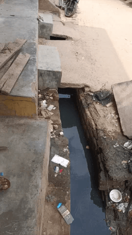 nali tuti hui h mermet nhi ho pa rehe h mubarikpur