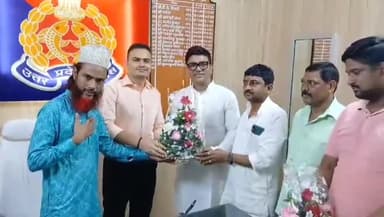 गोरखपुर: जिले में मोहर्रम त्योहार को सकुशल संपन्न कराने पर एसपी सिटी व CO कैंट को जनता द्वारा पुलिस ऑफिस में किया गया सम्मानित