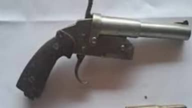 इस्माइलपुर: मड़वा बाबा में कमर में देशी कट्टा लेकर जल चढ़ाने आया युवक,पुलिस नें दबोचा