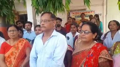 विभूतिपुर: विभूतिपुर सीएचसी में बिहार चिकित्सा एवं जनस्वास्थ्य कर्मचारी संघ ने एफआरएएस के खिलाफ किया धरना प्रदर्शन