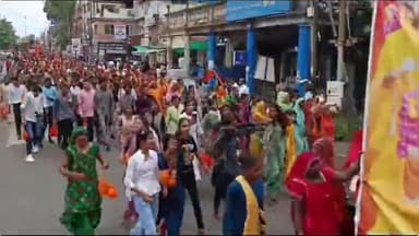 उज्जैन शहर: इंदौर रोड स्थित त्रिवेणी से निकली सावन में समर्पण कावड़ यात्रा, हजारों की संख्या में लोग हुए शामिल