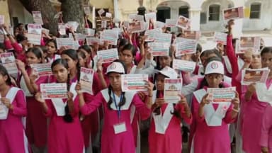 ज्ञानपुर : बेटी बचाओ बेटी पढ़ाओ अभियान के तहत बालिकाओं को किया जागरूक, वितरित किया गया टोपी और टी शर्ट
#Gopiganj