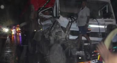 ठेठईटांगर: टुकुपानी के पास ट्रक हुई दुर्घटनाग्रस्त, चालक हुआ घायल