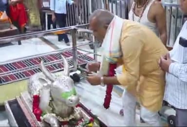 उज्जैन शहर: बाबा महाकाल के मंदिर में वन एवं पर्यावरण मंत्री रामनिवास रावत ने किए दर्शन