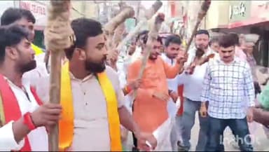 लखीसराय: शहर के पुरानी बाजार धर्मशाला से शहीद द्वार तक भाजयुमो  कार्यकर्ताओं ने निकाला मसाल जुलूस।