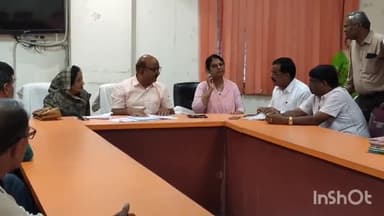 गुना नगर: कलेक्टर ने गुना नगर पालिका का किया निरीक्षण, राजस्व क्लर्क पर हुए नाराज, नामांतरण घर-घर जाकर बांटने दिए निर्देश