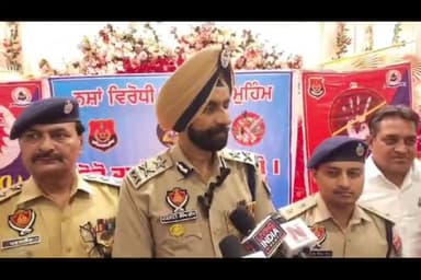 ਮਲੋਟ: ਪੁਲਿਸ ਨੇ ਪੰਜਾਬ ਪੈਲੇਸ ਵਿਖੇ ਪਿੰਡਾਂ ਦੀਆਂ ਡਿਫੈਂਸ ਕਮੇਟੀ ਨਾਲ ਕੀਤੀ ਮੀਟਿੰਗ, ਆਈਜੀ, ਐਸਡੀਐਮ ਨੇ ਵਿਸ਼ੇਸ਼ ਤੌਰ ਤੇ ਲਿਆ ਭਾਗ