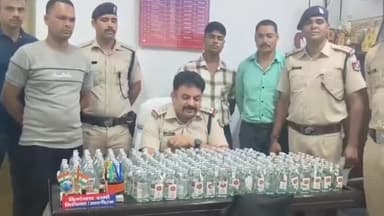 कांके: रांची रेलवे स्टेशन से आरपीएफ ने 256 बोतल देसी शराब के साथ एक आरोपी को किया गिरफ्तार