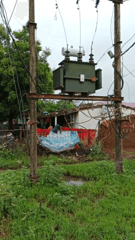ग्राम सेवती में बिजली की व्यवस्था खराब है ना ग्राम पंचायत ध्यान दे रही है ना बिजली विभाग बरसात के समय कोई भी बड़ी अनहोन
