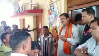 सारंगपुर: जनपद पंचायत सीईओ के विरोध में रोजगार सहायक व सचिवों ने सेवा सदन कार्यालय में राज्यमंत्री गौतम टेटवाल को सौंपा ज्ञापन