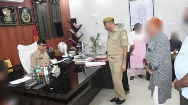 रामपुर: पुलिस अधीक्षक विद्यासागर मिश्र ने जनसुनवाई के दौरान पुलिस कार्यालय 20 फरियादियों की फरियाद पर सुनवाई करके दिए निर्देश
