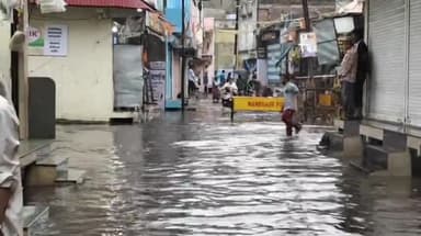 मंदसौर: धान मंडी समेत अन्य क्षेत्रों में हुआ जलभराव, पंप के माध्यम से शिवना नदी में फेंका जा रहा पानी
