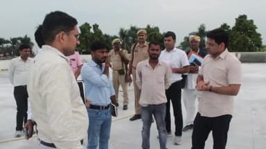 रामपुर: डीएम और मुख्य विकास अधिकारी द्वारा कार्यदायी संस्था नेशनल प्रोजेक्ट कन्स्ट्रक्शन कॉरपोरेशन लिमिटेड के प्रतिनिधि के साथ न