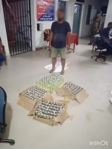 नबीनगर: पांडुपुर गांव के सड़क  से पुलिस ने दो बाइक के साथ 34.5 लीटर देशी टनाका शराब किया बरामद, एक तस्कर गिरफ्तार