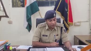 मुशहरी: रेल यात्रियों से मारपीट मामले में मुजफ्फरपुर रेल एसपी डॉ. गौरव मंगला ने दो पुलिस कर्मियों को किया निलंबित