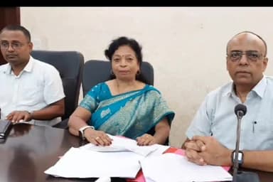 लखीसराय: लखीसराय समाहरणालय स्थित मंत्रणा कक्षा में एडीएम ने बैठक कर सहकारिता एवं राजस्व विभाग के कार्यो की समीक्षा की