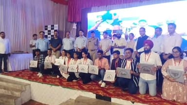 रामपुर: उत्सव पैलेस में आयोजित कार्यक्रम में राज्यमंत्री बलदेव सिंह औलख, DM व SP ने  मेधावी छात्र छात्राओं को सम्मानित किया