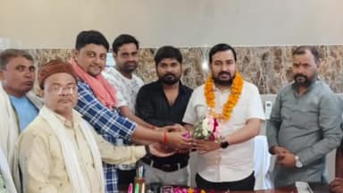 हमीरपुर: अतिरिक्त एसडीएम को मिला सुमेरपुर नगर पंचायत के अधिशासी अधिकारी का चार्ज, व्यापार मंडल की टीम ने किया भव्य स्वागत