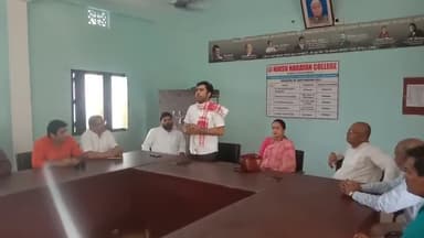 महुआ: तिरहुत स्नातक निर्वाचन क्षेत्र के एनडीए प्रत्याशी अभिषेक कुमार झा ने महुआ के सिंघाड़ा में जनसंपर्क अभियान चलाया