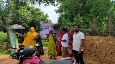 बिरनी: पेशम पंचायत में विद्युत कर्मियों ने किया सर्वे, हर घर तक पहुंचेगा बिजली का पोल