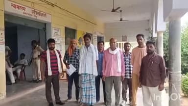 मिहींपुरवा: आम्बा के प्रधान व सचिव पर कर्बला की भूमि पर अतिक्रमण करने का ग्रामीणों ने लगाया आरोप, SDM को DM के नाम सौंपा ज्ञापन